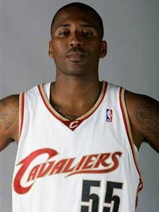 Lorenzen Wright jogou 13 temporadas na NBA