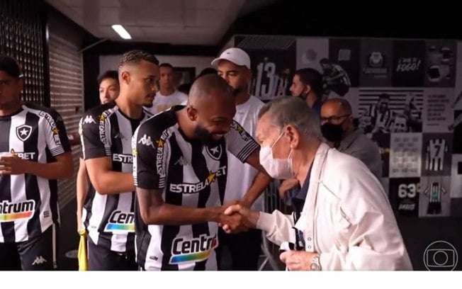'Fui Botafogo doente. Hoje eu estou doente por causa do Botafogo', diz Léo Batista sobre o Alvinegro