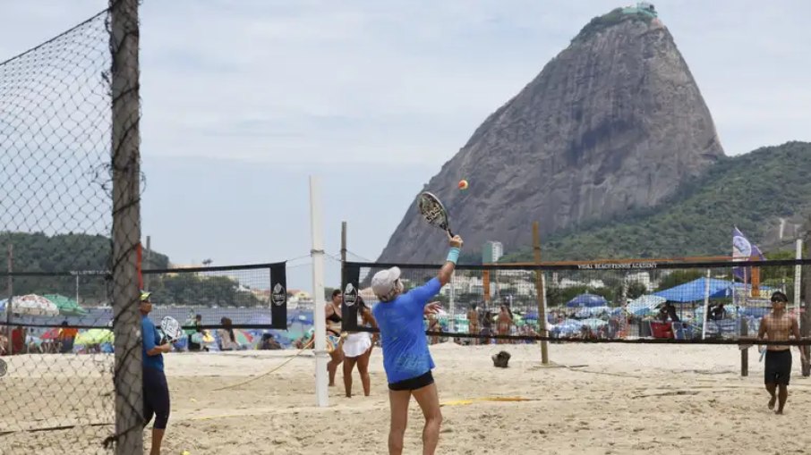 No Rio de Janeiro, temperatura chega a 35°C nesta segunda (10) No Rio de Janeiro, temperatura chega a 35°C nesta segunda (10)