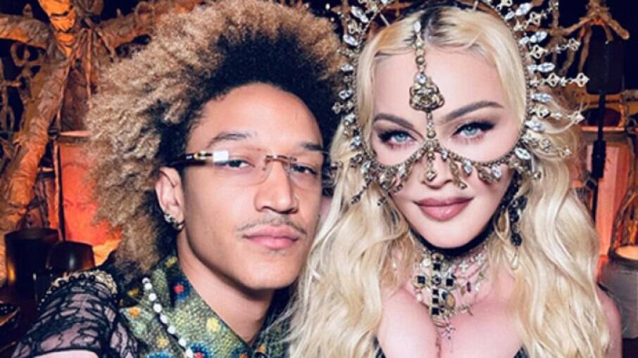 Madonna, de 63 anos, com seu namorado Ahlamalik Williams, de 27 