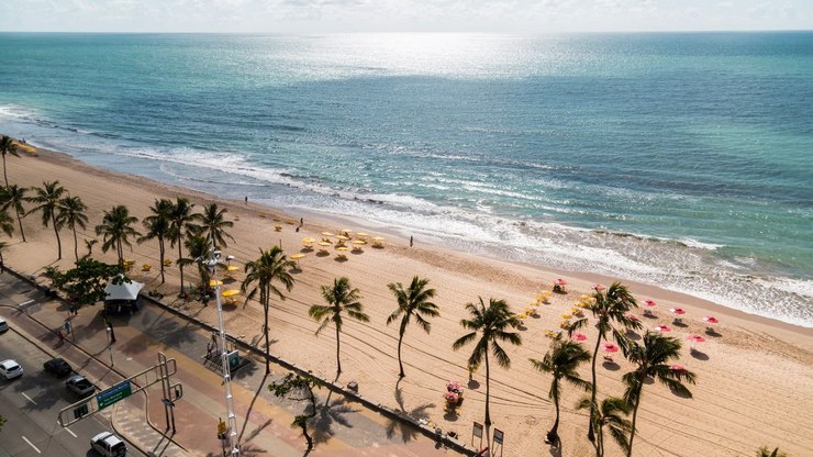 Relatório aponta que 14 praias de PE estão impróprias para banho