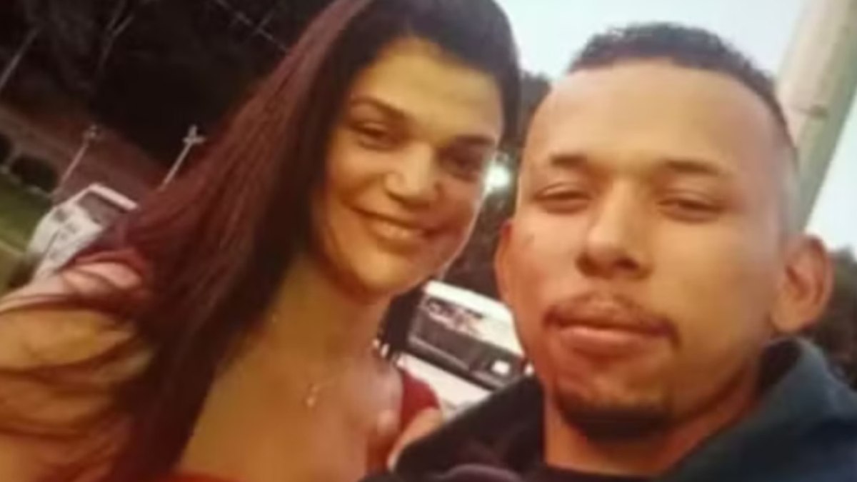 Casal morre após cair de penhasco no ES Casal morre após cair de penhasco no ES