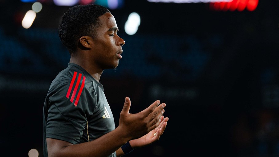 Endrick antes da bola rolar para Celta de Vigo x Lyon