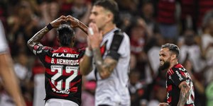 Flamengo vence o Vasco e avança à semifinal do Campeonato Carioca	