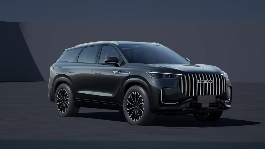 Jaecoo 8 combina porte de SUV grande, sete lugares e sistema híbrido plug-in com tração integral. Jaecoo 8 combina porte de SUV grande, sete lugares e sistema híbrido plug-in com tração integral.