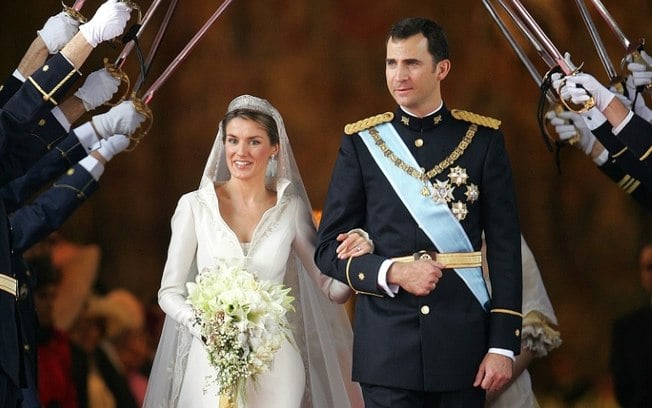 Rei Felipe VI e a rainha Letizia da Espanha em seu casamento em 2004