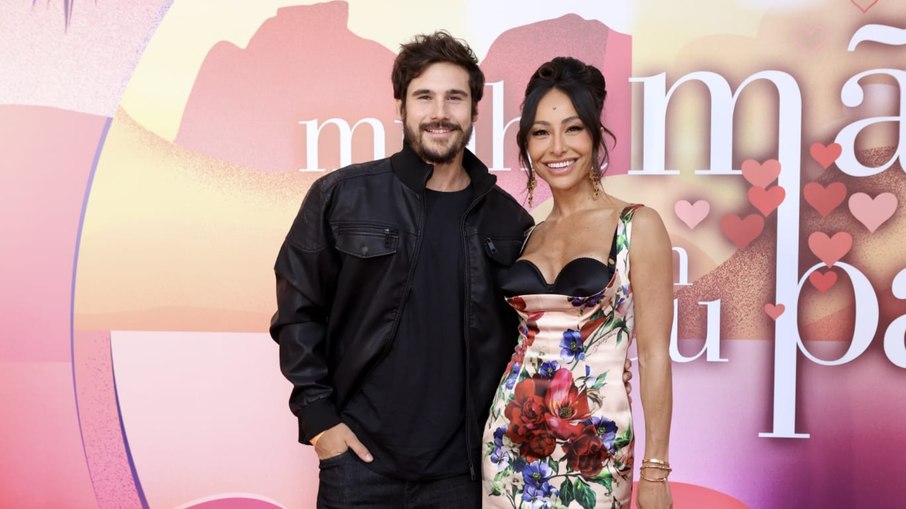 Nicolas Prattes, marido de Sabrina Sato, foi à pré-estreia do reality acompanhá-la.