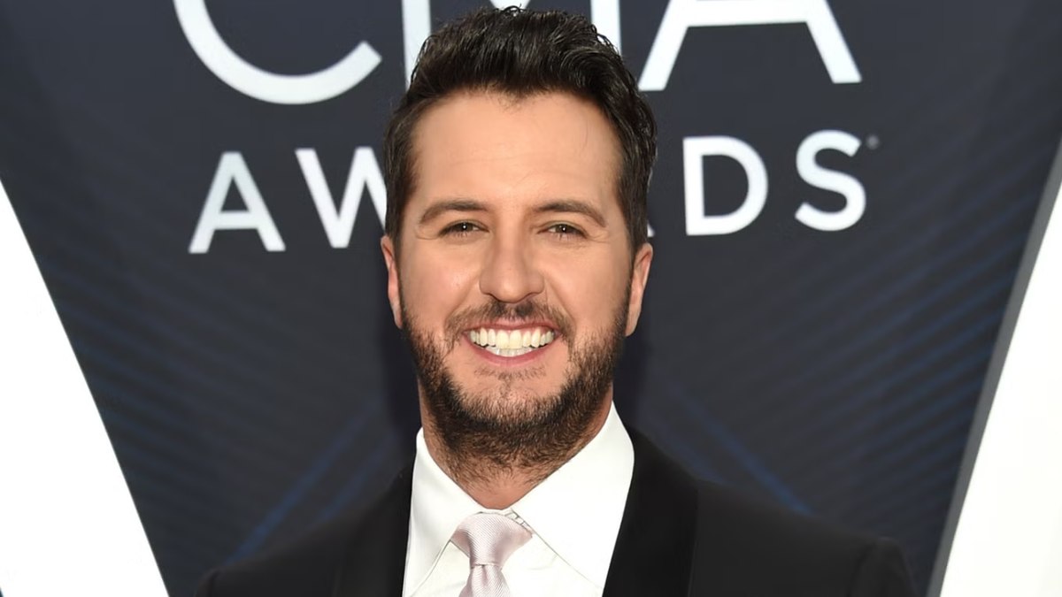 O suposto predador online se passava pelo cantor de country Luke Bryan O suposto predador online se passava pelo cantor de country Luke Bryan
