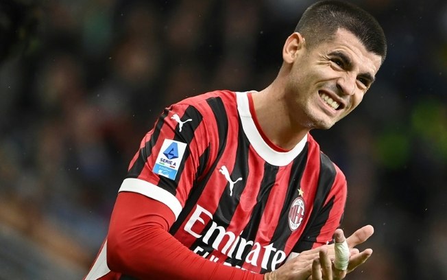 O atacante espanhol Álvaro Morata, autor de um dos gols do Milan na vitória sobre o Empoli por 3 a 0 no Campeonato Italiano O atacante espanhol Álvaro Morata, autor de um dos gols do Milan na vitória sobre o Empoli por 3 a 0 no Campeonato Italiano