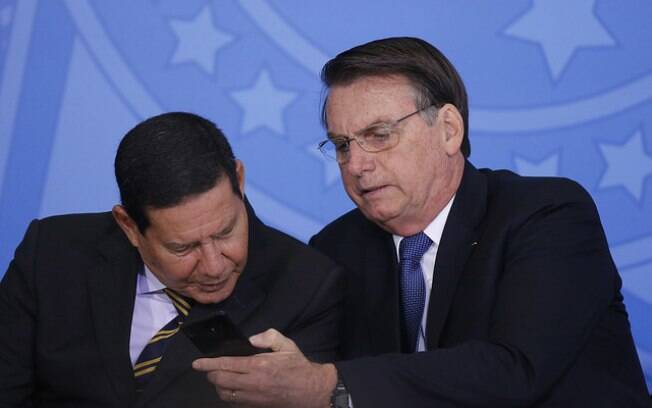 Bolsonaro e Mourão pedem que investigação do Facebook não seja usada em ações do TSE