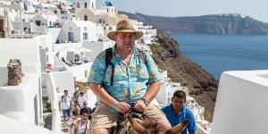 Santorini proíbe passeios de burro para turistas acima dos 100 kg
