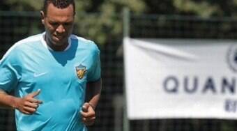 Santos espera rescisão na China para aumentar proposta por Luis Fabiano