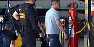 Tornozeleira eletrônica de Vasques é encontrada em rodoviária