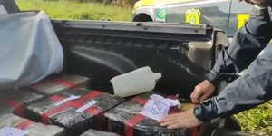 Acidente deixa 10 feridos e acaba com 250kg de maconha na Dutra