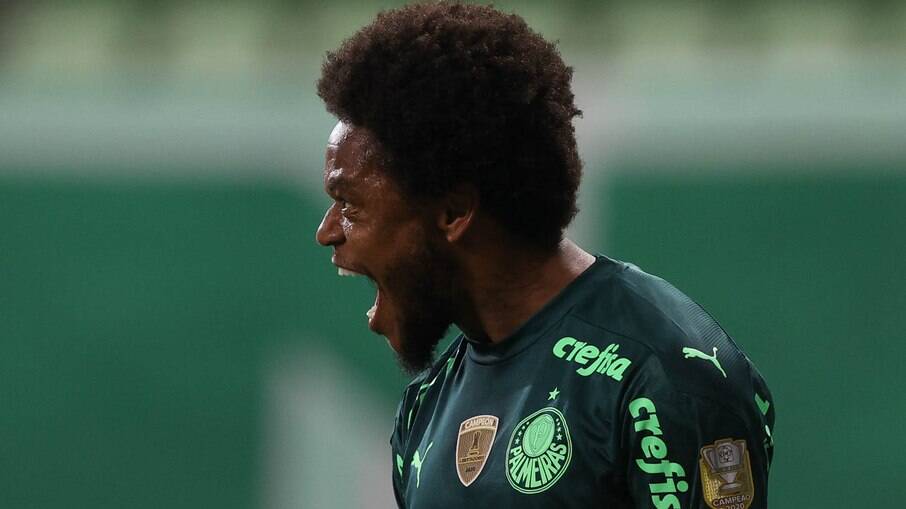 Luiz Adriano em ação pelo Palmeiras