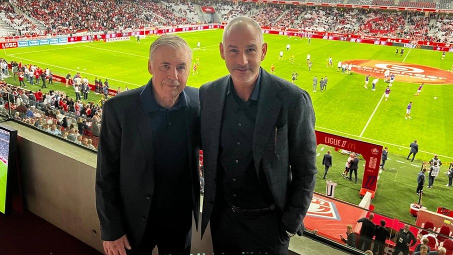 Ancelotti assistiu ao jogo Lille x PSG, no Stade Pierre-Mauroy, em Lille