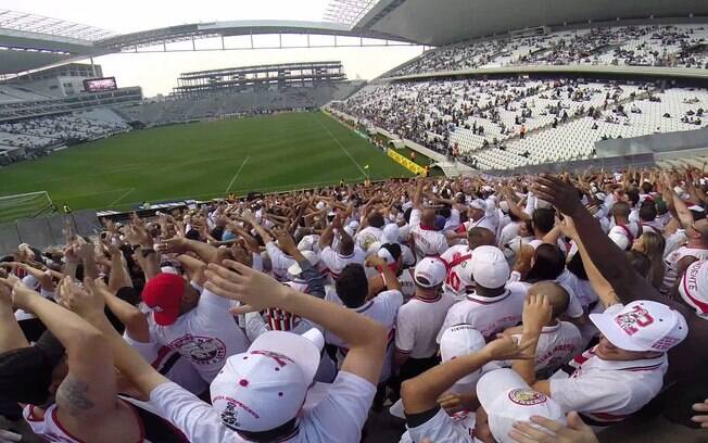 Torcida do São Paulo entoou cantos homofóbicos em clássico contra Corinthians, assim como a torcida do Atlético