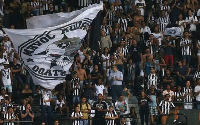 Botafogo abaixou preço dos ingressos no Nilton Santos para jogo contra o Corinthians