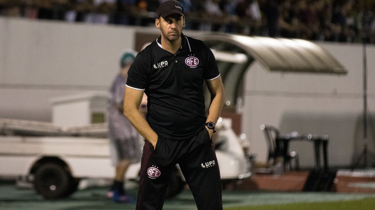 Ex-técnico de Estêvão, do Palmeiras, vai treinar a Ferroviária