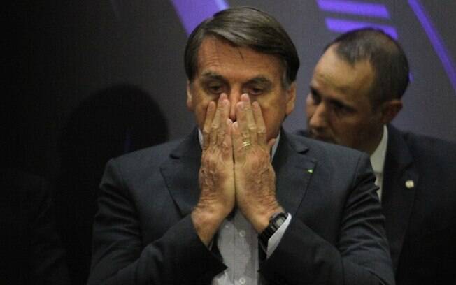 Bolsonaro sabia da compra de vacinas, mas recuou após pressão de apoiadores em redes sociais