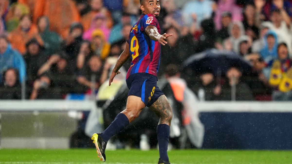 Gabriel Jesus EXPLODE no Barcelona: 1,4 milhão de seguidores em 15 dias!