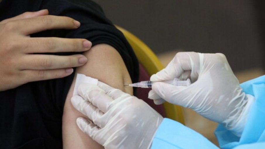 Brasil está realizando campanha com vacina bivalente contra a Covid-19 