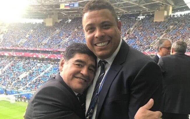 Maradona e Ronaldo foram dois dos convidados pela Fifa para participar da festa da final da Copa das Confederações