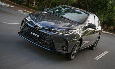 Toyota Yaris 2025 chega com reajuste de preço e manutenção da linha