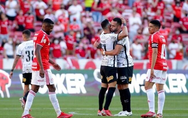 Internacional x Corinthians: saiba onde assistir ao duelo pelo Brasileirão