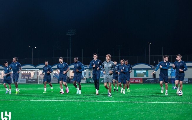Jogadores do Al-Hilal durante treinamento