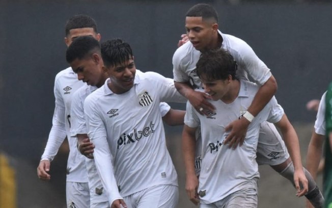 Artilheiros marcam e Santos goleia a Chapecoense no Brasileiro Sub-17