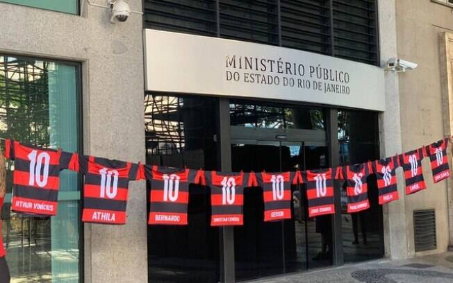 Ação de torcedores do Flamengo em homenagem a jovens mortos