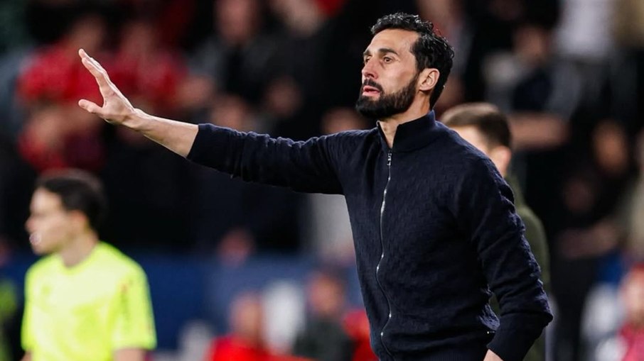 Treinador do Real defende Vini Jr e cobra Uefa por decisão rígida