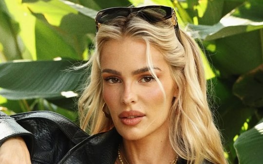Yasmin Brunet e o canto da sereia: do alto mar ao córrego de rua