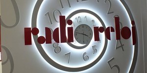 Conheça a emissora que informa o tempo minuto a minuto