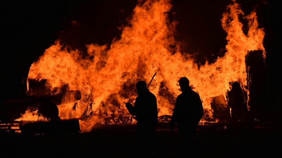 Ataque a tiros deixa dois mortos durante combate a incêndio em montanha de Idaho, nos EUA Ataque a tiros deixa dois mortos durante combate a incêndio em montanha de Idaho, nos EUA