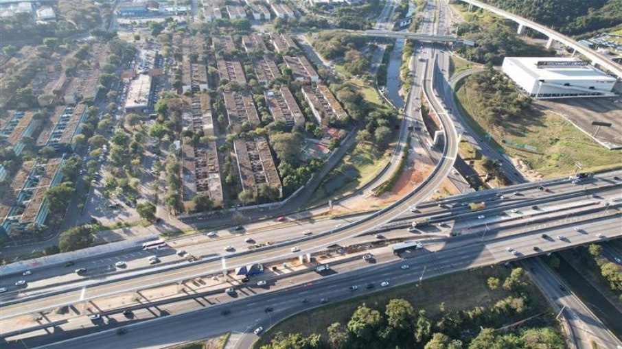 Novo viaduto liga Via Dutra ao Aeroporto de Guarulhos