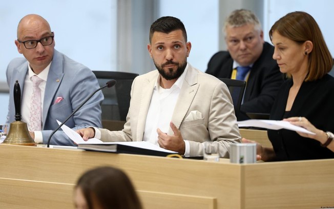 Tobias Rausch (de branco) ocupará o mais alto cargo protocolar da Saxônia-Anhalt