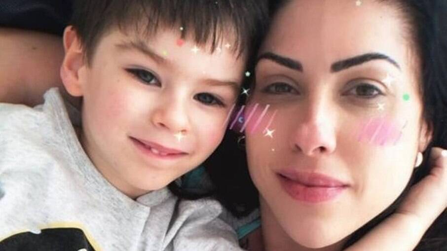 Monique Medeiros e o menino Henry Borel, de 4 anos, que morreu em 8 de março