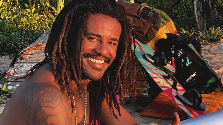 Atleta de kitesurf morre durante competição no Ceará