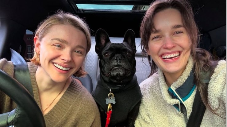 Chloë Grace Moretz confirma noivado com a modelo Kate Harrison