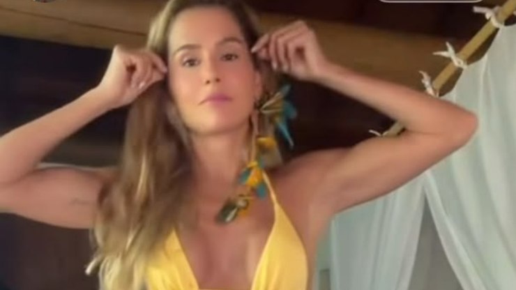 Aos 46 anos, Deborah Secco surge de biquíni fininho: 'Aqui teve'