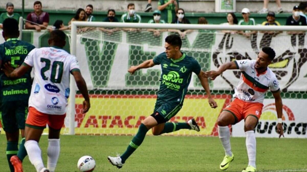 Chapecoense e Camboriú ficam no empate pelo Campeonato Catarinense