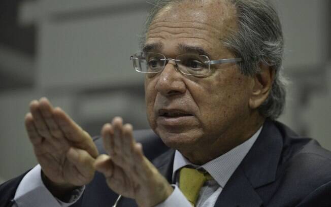Paulo Guedes, ministro da Economia, prometeu ir pessoalmente à casa de Davi Alcolumbre entregar a 1ª parte da reforma tributária do governo