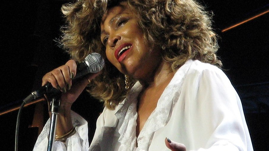 Considerada a rainha do rock n' roll, Tina Turner nos deixou nesta quarta-feira (24), aos 83 anos