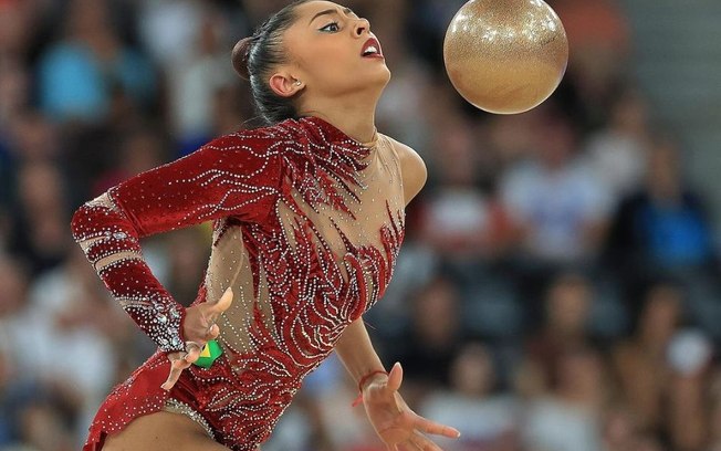 Inédito! Bárbara Domingos avança à final do individual geral da ginástica rítmica