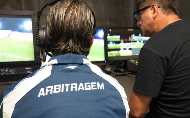 Após seguidos erros, CBF confirma árbitro de vídeo no Campeonato Brasileiro