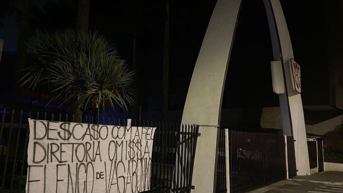 Manifestação ocorre na véspera do jogo contra o Vitória