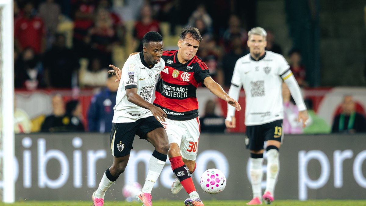 Após vitória no Maracanã, técnico do Atlético cobra arbitragem, mas Flamengo saqueia a última chance e garante o 3 a 0