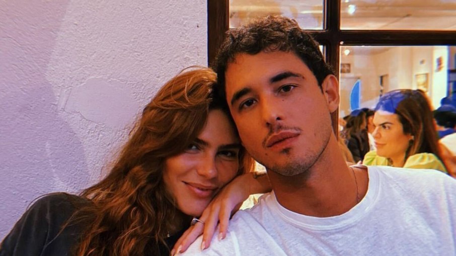 Mariana Goldfarb assume namoro após separação de Cauã Reymond